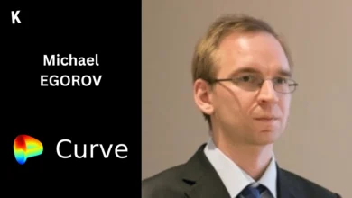 Portrait Michael Egorov avec logo de Curve Finance
