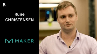Portrait de Rune Christensen avec logo de Maker
